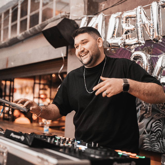 הלוגו של DJ ZAZA