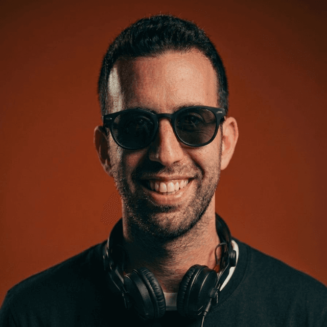הלוגו של די-ג׳יי עידן שדה
